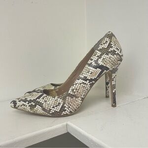 White House Black Market Snake Print Olivia High Heels size 7M 7  cream brown